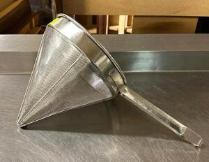 DESCRIPTION: 11" STAINLESS MESH STRAINER SIZE: 11" QTY: 1