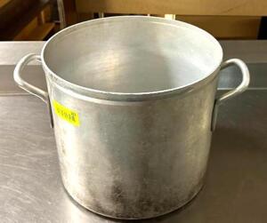 DESCRIPTION: 12" X 10" STAINLESS STOCK POT SIZE: 12" X 10" QTY: 1