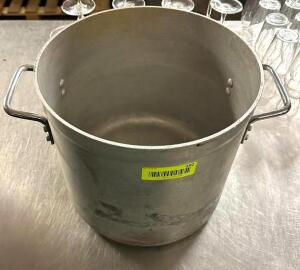 DESCRIPTION: 12" X 10" STAINLESS STOCK POT SIZE: 12" X 10" QTY: 1