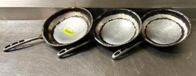 DESCRIPTION: (3) 10.5" ALUMINUM SKILLETS SIZE: 10.5" QTY: 3