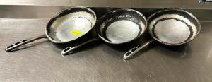 DESCRIPTION: (3) 10.5" ALUMINUM SKILLETS SIZE: 10.5" QTY: 3