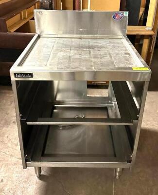 24" X 24" STAINLESS UNDERBAR OPEN-FRONT GLASS RACK STORAGE CABINET W/ EMBOSSED DRAINBOARD TOP