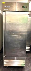 23 CU FT SINGLE DOOR REACH IN FREEZER ON CASTERS (CONTENTS NOT INCLUDED)
