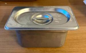 (6) 1/9 SIZE STAINLESS INSERTS WITH LIDS