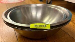 (4) - STAINLESS MIXING BOWLS