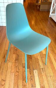 (4) MODERN PLASTIC DINING CHAIRS-BLUE