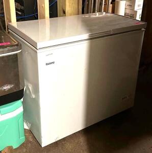 7 CUBIC FT. CHEST FREEZER