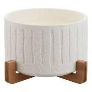 DESCRIPTION: (1) CERAMIC PLANTER WITH STAND BRAND/MODEL: BETTER HOME AND GARDENS INFORMATION: WHITE RETAIL$: $30.00 EA SIZE: 10IN QTY: 1