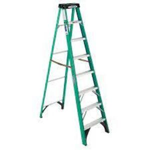 DESCRIPTION: (1) STEP LADDER BRAND/MODEL: WERNER #FS208 INFORMATION: GREEN RETAIL$: $129.99 EA SIZE: 8' QTY: 1