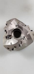 DESCRIPTION: (1) INDEXABLE CHAMFER & ANGLE FACE MILL BRAND/MODEL: SECO 60151115 RETAIL$: 1180 SIZE: 79.4mm CUT DIA 27mm ARBOR HOLE 22.5 MAX DEPTH OF C