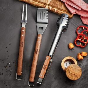 DESCRIPTION: 3-PIECE STAINLESS STEEL BBQ TOOL SET BRAND/MODEL: TRAMONTINA RETAIL$: $21.99 QTY: 1