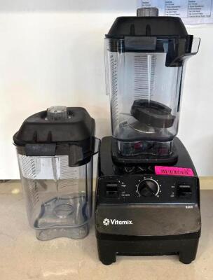 DESCRIPTION: PROFESSIONAL GRADE 64 OZ. BLENDER WITH EXTRA CONTAINER BRAND/MODEL: VITAMIX 5200 LOCATION: 333 N. GREEN STREET CHICAGO, IL 60607 QTY: 1