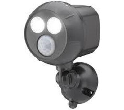 DESCRIPTION: (1) WIRELESS MOTION SENSING LED SPOTLIGHT BRAND/MODEL: MR BEAMS #MB390 RETAIL$: $25.00 EA QTY: 1