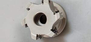 DESCRIPTION: (1) INDEXABLE SQ. SHOULDERING FACE MILL BRAND/MODEL: ISCAR 3102119 RETAIL$: 676.56 SIZE: 2.5" DIA 1" ARBOR QTY: 1