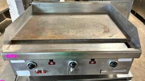 DESCRIPTION: SOUTHBEND 36" FLAT TOP GRILL BRAND / MODEL: SOUTHBEND HDG-36 ADDITIONAL INFORMATION NATURAL GAS, SN# 13B61599 SIZE 36" LOCATION: BAY 6 QT