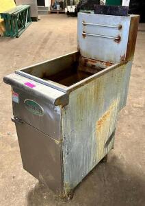 DESCRIPTION: MAIN STREET 35 LB. GAS DEEP FRYER BRAND / MODEL: MAIN STREET ADDITIONAL INFORMATION NATURAL GAS LOCATION: BAY 6 QTY: 1