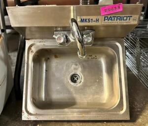 DESCRIPTION: WALL MOUNTS STAINLESS HAND SINK. SIZE 15" X 15" LOCATION: BAY 6 QTY: 1