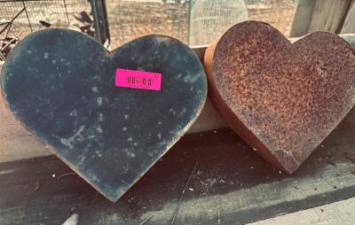 (2) RUSTY METAL HEARTS