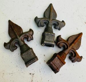 (3) METAL FLEUR DE LIS