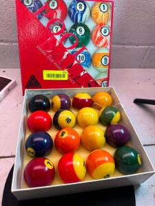 COMPLETE POOL BALL SET