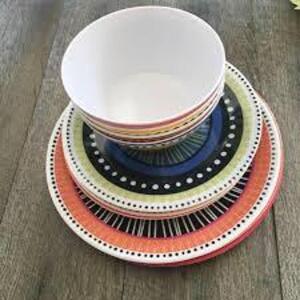 DESCRIPTION: (1) DINNER SET FOR (4) BRAND/MODEL: GIBSON INFORMATION: MULTI COLOR RETAIL$: $25.00 EA QTY: 1