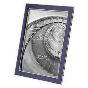 DESCRIPTION: (1) EPOXY PHOTO FRAME BRAND/MODEL: STONEBRIAR INFORMATION: BLUE RETAIL$: $11.59 EA SIZE: 5X7 QTY: 1