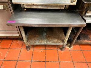 DESCRIPTION: 36" X 30" LOW BOY STAINLESS TABLE W/ GALV UNDER SHELF. ADDITIONAL INFORMATION CONTENTS ARE NOT INCLUDED. SIZE 30" X 36" LOCATION: KITCHEN