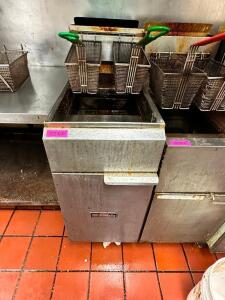 DESCRIPTION: TRI-STAR 35 LB. GAS DEEP FRYER W/ (2) BASKETS BRAND / MODEL: TRI-STAR. ADDITIONAL INFORMATION OWNER WILL HAVE OIL DRAINED BEFORE PICK UP.