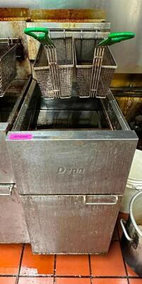 DESCRIPTION: DEAN 35 LB. GAS DEEP FRYER W/ (2) BASKETS BRAND / MODEL: DEAN SR42G ADDITIONAL INFORMATION OWNER WILL HAVE OIL DRAINED BEFORE PICK UP. IN