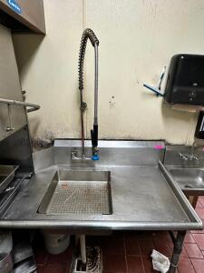 DESCRIPTION: 36" X 30" RIGHT SIDE STAINLESS SOIL TABLE W/ SPRAYER NOZZLE. SIZE 36" X 30" LOCATION: KITCHEN QTY: 1