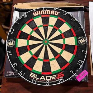 WINMAU BLADE 5 DART BOARD (NEW)