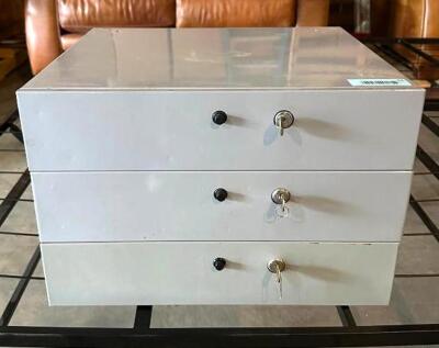 DESCRIPTION: (3) METAL CASH DRAWERS W/ KEYS SIZE: 18" X 16" X 4"