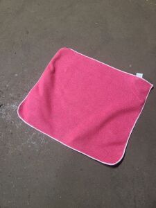 DESCRIPTION: (1) PACK OF (500) MICROFIBER TOWELSINFORMATION: REDSIZE: APPROX 12" X 13"MIN 1