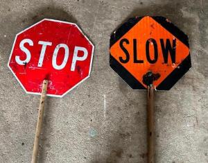 DESCRIPTION: (2) REVERSIBLE SLOW/STOP SIGNS INFORMATION: LONG HANDLES LOCATION: GARAGE QTY: 2