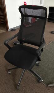 DESCRIPTION: MESH BACK ROLLABOUT OFFICE CHAIR LOCATION: OFFICE QTY: 1