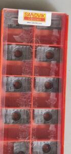 DESCRIPTION: (30) CARBIDE MILLING INSERTS BRAND/MODEL: SANDVIK COROMANT/LPMH 25 06 10-PM RETAIL$: $ 30.40 PER INSERT QTY: 30