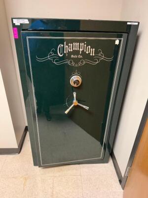 DESCRIPTION: CHAMPION 1000-31 MEDALIST SERIES MD-31 GUN SAFE. BRAND / MODEL: CHAMPION 1000-31 ADDITIONAL INFORMATION DOOR IS OPEN. WE DO NOT HAVE COMB