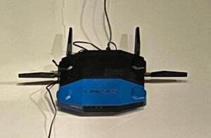 DESCRIPTION: LINKSYS ROUTER LOCATION: BAR QTY: 1