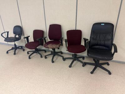 DESCRIPTION: (5) - ROLLING OFFICE CHAIRS ADDITIONAL INFORMATION: DAMAGED LOCATION: CLINIC 7 THIS LOT IS: ONE MONEY QTY: 1