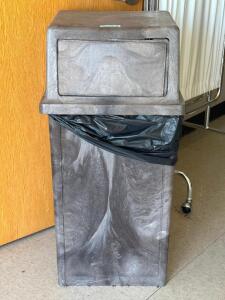 DESCRIPTION: 40" HEAVY DUTY WASTE BIN BRAND / MODEL: RUBBERMAID SIZE: SEE PHOTOS LOCATION: EXIT ROOM BETWEEN CLINIC 7 & 8 THIS LOT IS: ONE MONEY QTY: