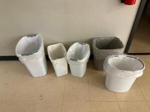 DESCRIPTION: ASSORTED WASTE BINS ADDITIONAL INFORMATION: SOLD AS SET. LOCATION: OPEN AREA BETWEEN CLINIC 9 & 10 THIS LOT IS: ONE MONEY QTY: 1