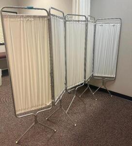 DESCRIPTION: FIVE PANEL FOLDING SET UP SCREENS LOCATION: CLINIC 10 THIS LOT IS: ONE MONEY QTY: 1