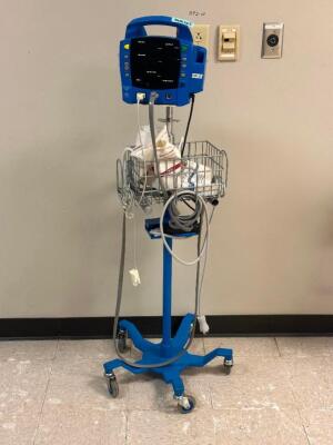 DESCRIPTION: PROCARE AUSCULTATORY 400 PATIENT MONITOR WITH V1000 ROLLING STAND BRAND / MODEL: GE RETAIL PRICE: $1,300.00 ADDITIONAL INFORMATION: DEVIC