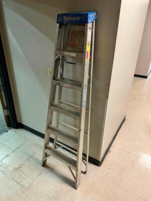 DESCRIPTION: 6' ALUMINUM LADDER SIZE 6' LOCATION: WAREHOUSE QTY: 1