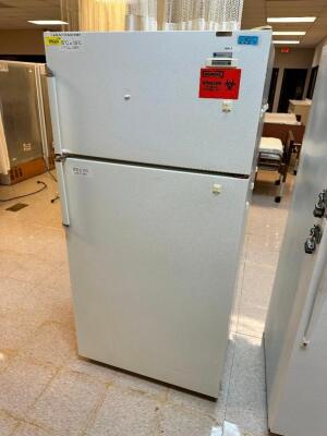 TWO DOOR HOUSE HOLD REFRIGERATOR / FREEZER