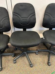 (5) BLACK UPHOLSTERED OFFICE CHAIRS