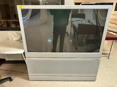 TOSHIBA 60" COLOR TV