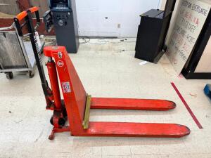 DESCRIPTION: BT 1 TON PALLET JACK BRAND / MODEL: BT HL 1000 LOCATION: FLOOR QTY: 1