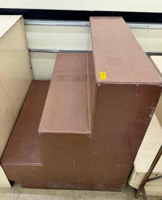 DESCRIPTION: 38" X 47" THREE TIER FIBERGLASS DISPLAY UNIT LOCATION: FRONT QTY: 1