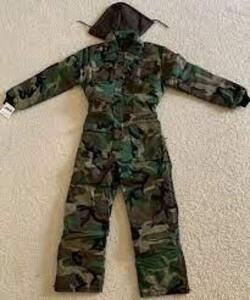 DESCRIPTION: (4) COVERALLS BRAND/MODEL: USMC INFORMATION: WOODLAND RETAIL$: $50.00 EA SIZE: X-LARGE QTY: 4